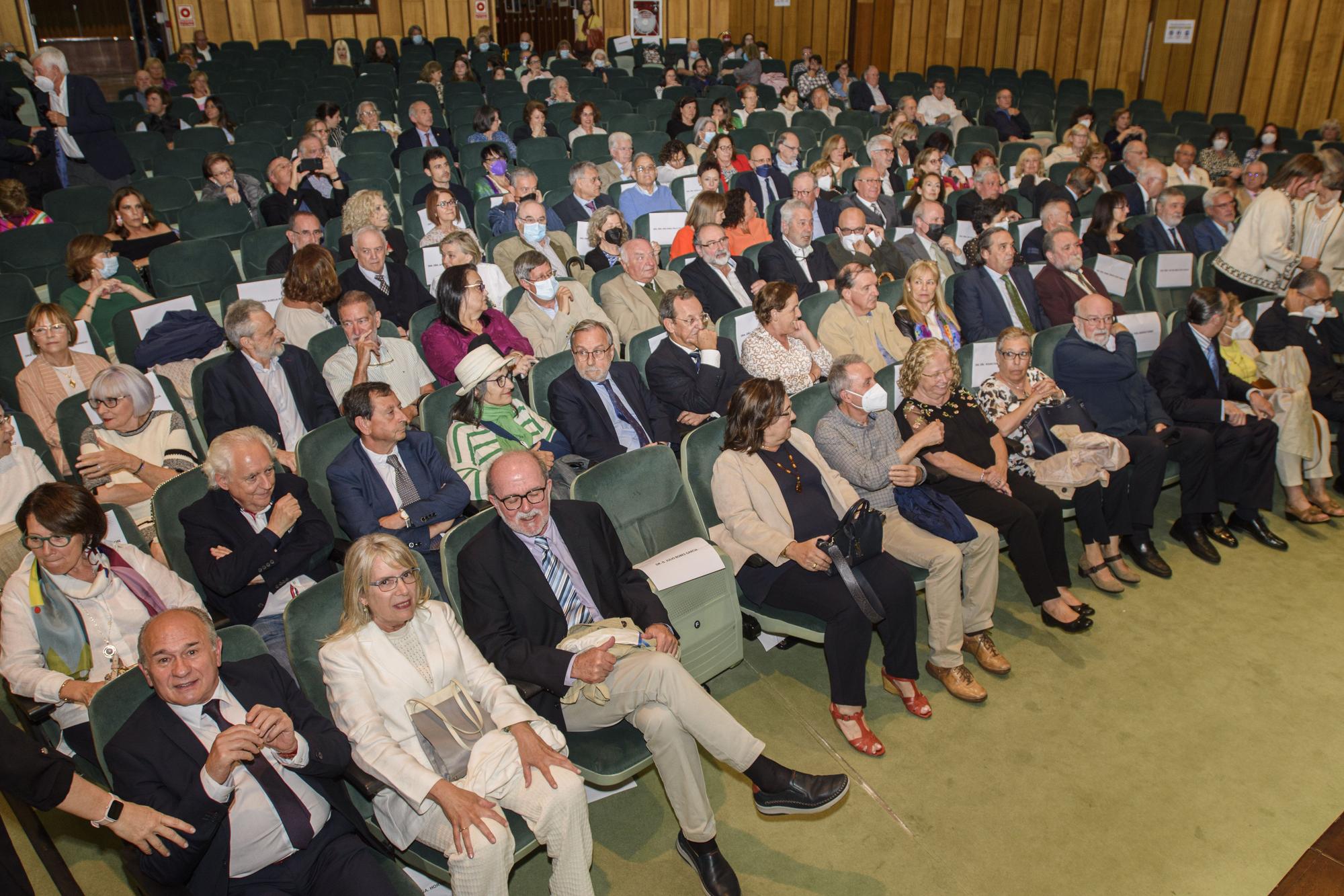 En imágenes: homenaje a los 125 médicos jubilados este año en Asturias