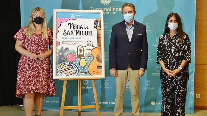 El alcalde de Torremolinos, junto a las concejalas de Turismo y Patrimonio Cultural.