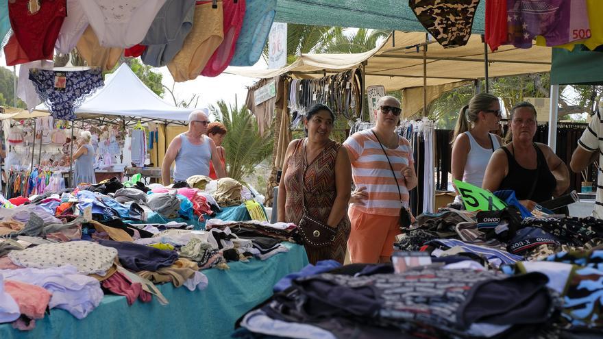 El traslado del mercadillo municipal al Parque Europeo anima las ventas un 30%