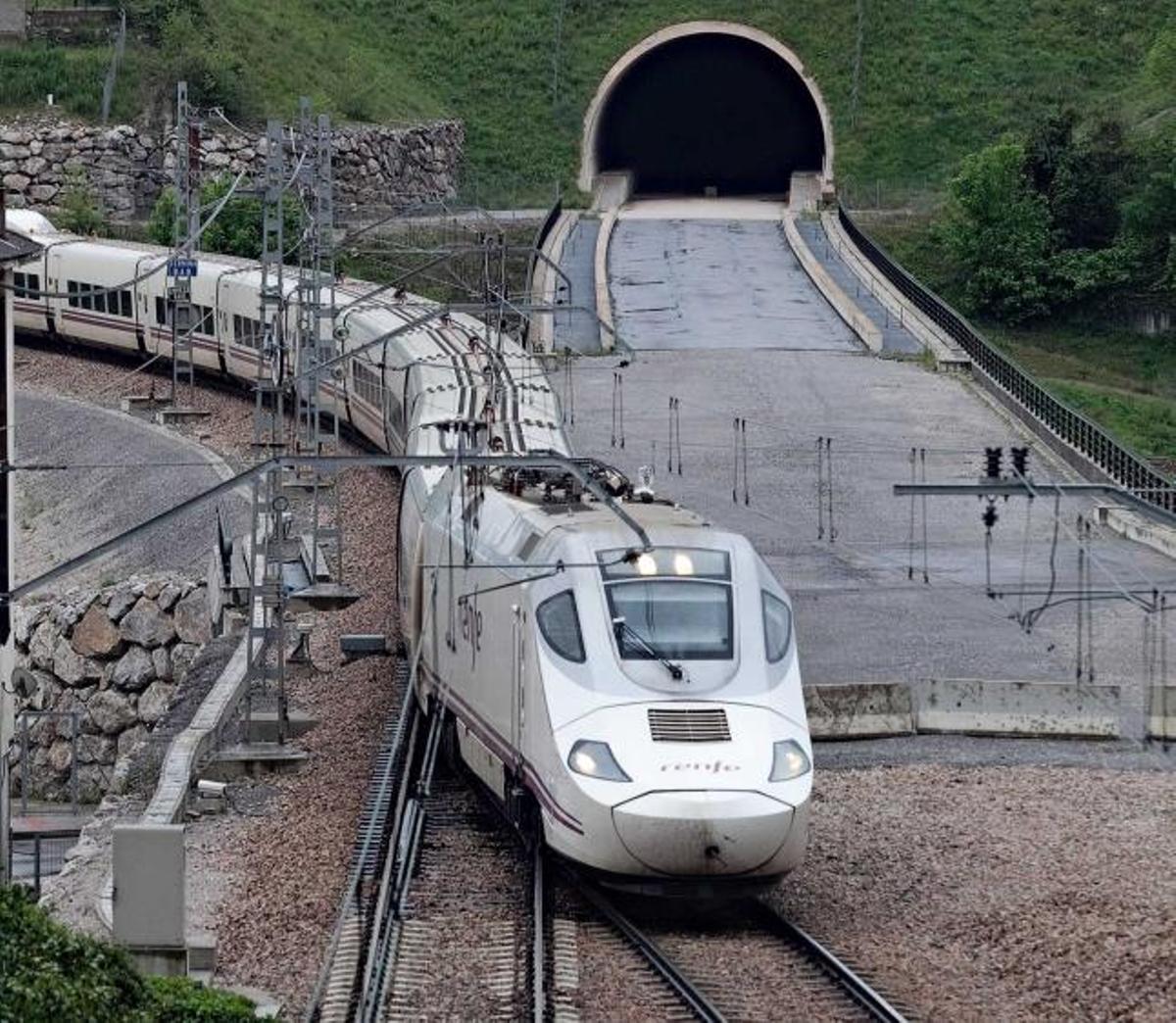 Imagen reciente de las obras de la variante ferroviaria de Pajares.