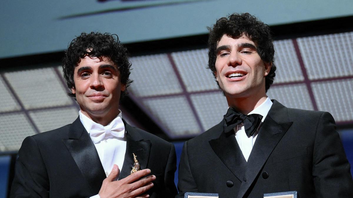 Los Javis reciben el premio a Mejor Dirección en el Festival de Cannes