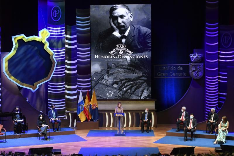 Acto de entrega de honores y distinciones del Cabildo.