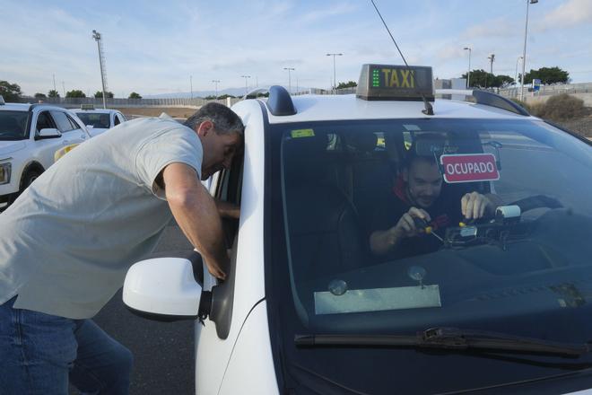 Los taxistas adaptan sus taxímetros