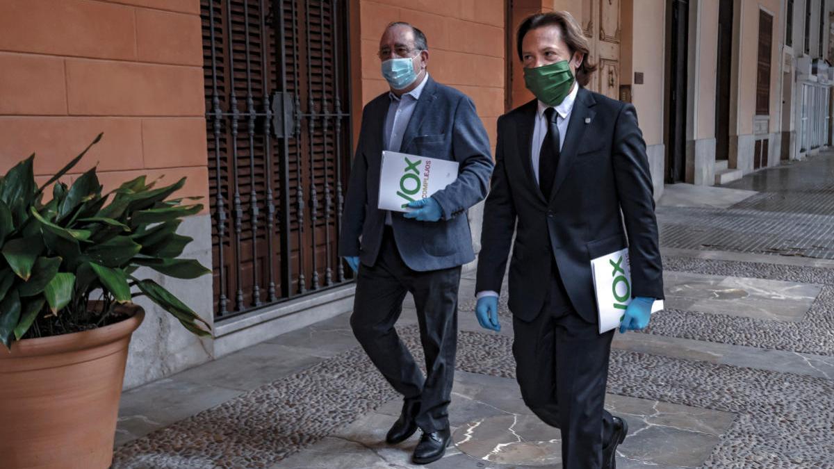 Jorge Campos entrando en el Parlament.