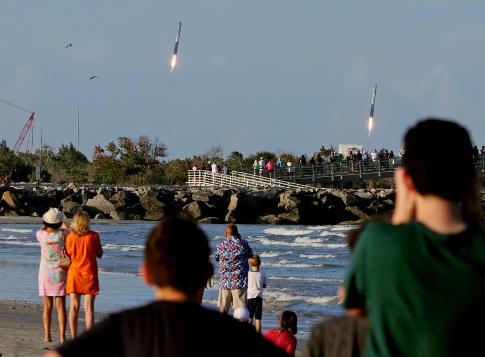 Spectators watch from Jetty Park as booster ...