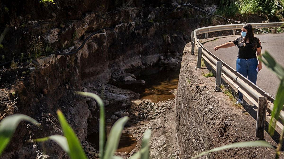 Kiara de la Rosa, vecina de El Regente, en la parte alta del barranco de El Cercado, en San Andrés. | | ANDRÉS GUTIÉRREZ