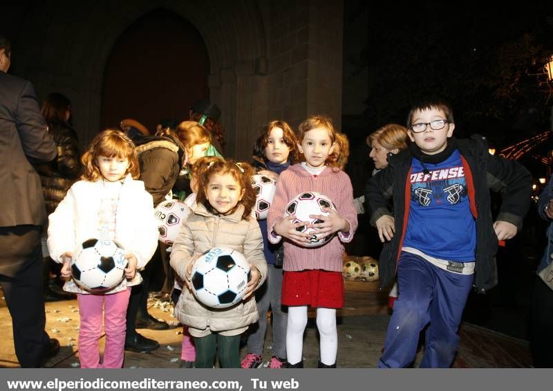 GALERIA DE IMÁGENES - Miles de niños disfrutan de la gran fiesta del Cartero Real