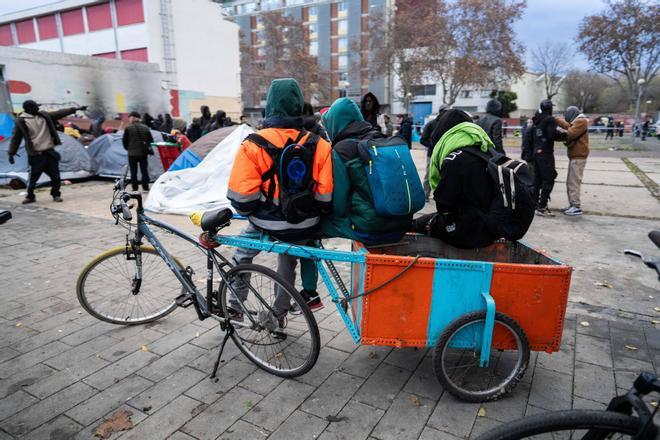 Un grupo de desalojados del B9 de Badalona afronta una nueva desocupación en El Masnou