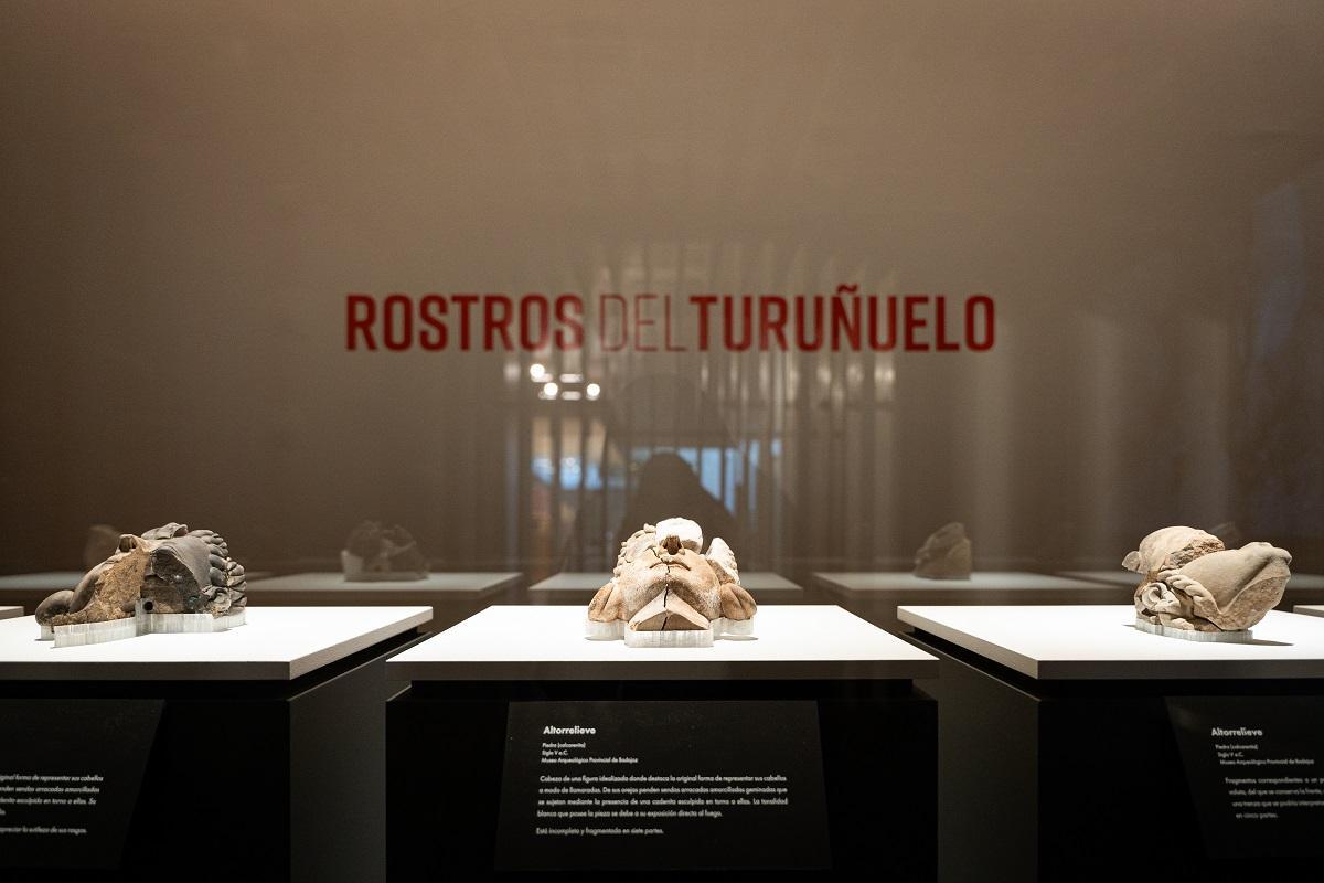 Los rostros expuestos en el Museo Arqueológico Nacional, esta mañana.
