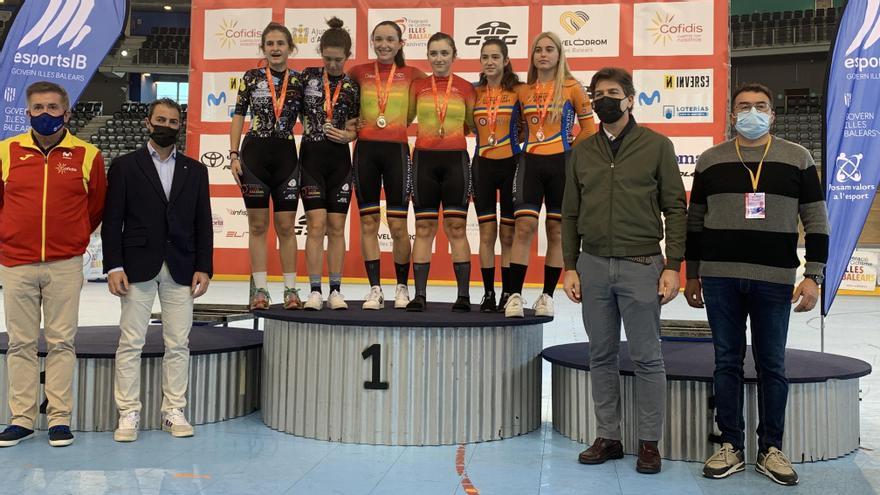 Podio cadete femenino de Madison, con plata de Clara Martínez y Julia Murphy