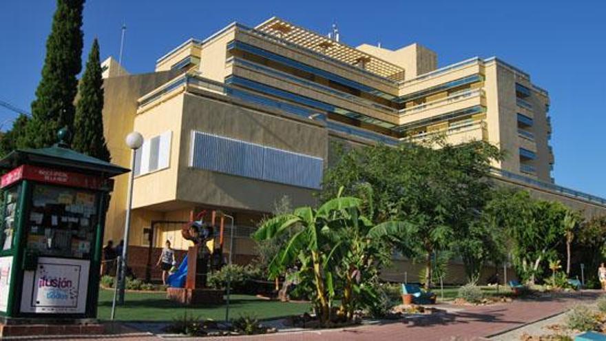 Imagen del edificio principal de acceso al hospital Costa del Sol de Marbella.