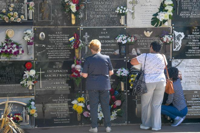 Día de Todos los Santos en cementerios de Gran Canaria