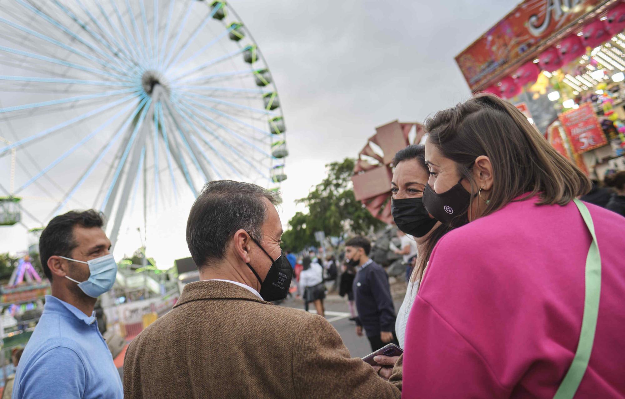 Visita al recinto de la feria de atracciones solidaria