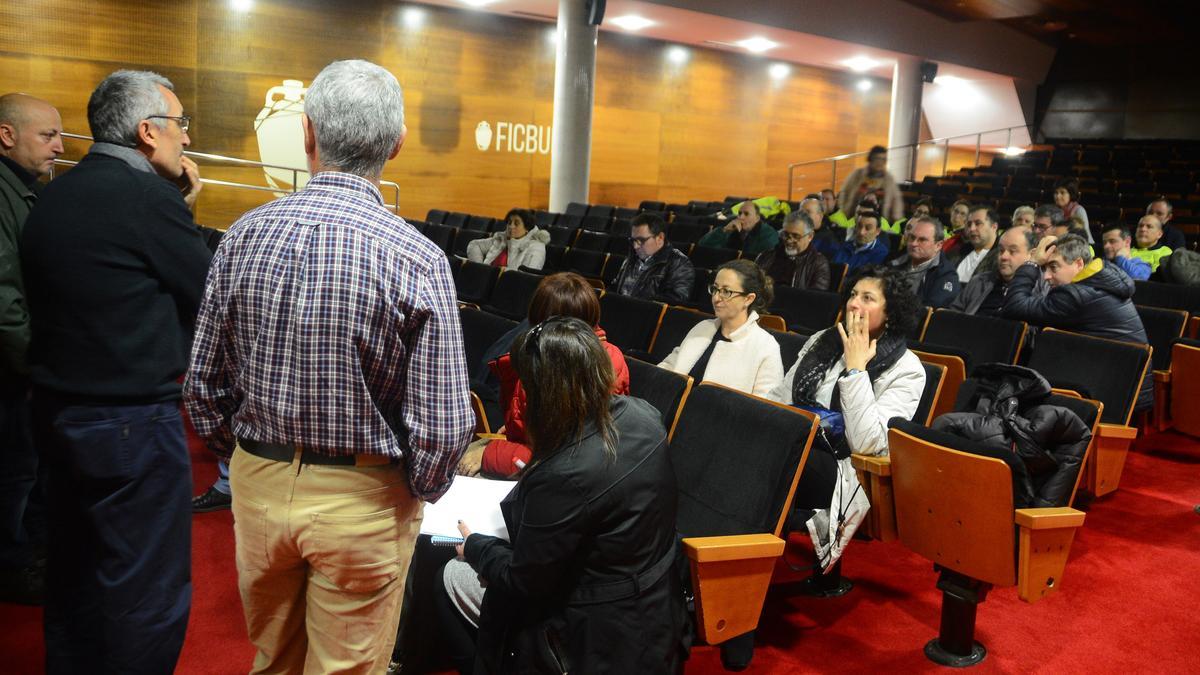 Una asamblea de la plantilla del Concello de Bueu para tratar la RPT.