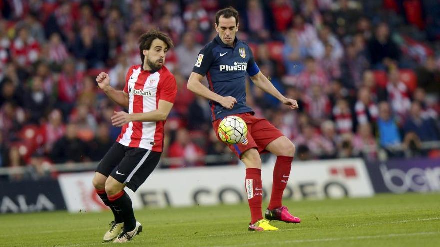 El Atlético gana en San Mamés y sigue presionando al Barcelona