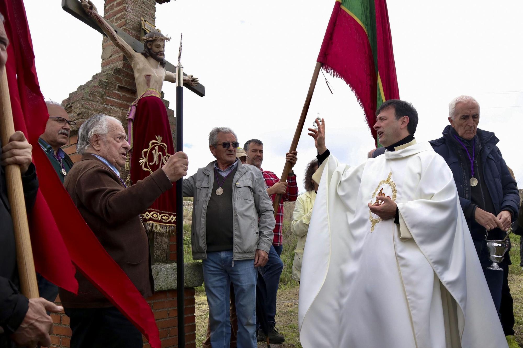 GALERÍA | El Cristo de Valderrey bendice los campos de Zamora