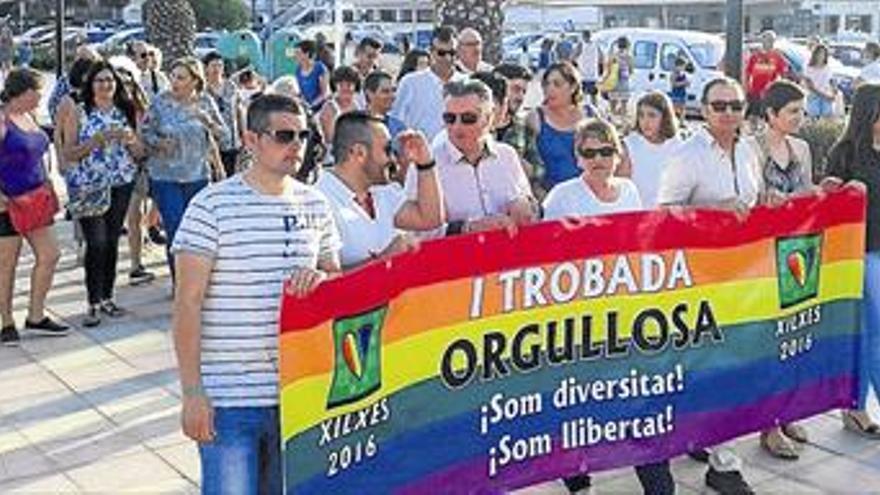 La fiesta y la reivindicación se unen en la primera fiesta del Orgullo Gay de Xilxes