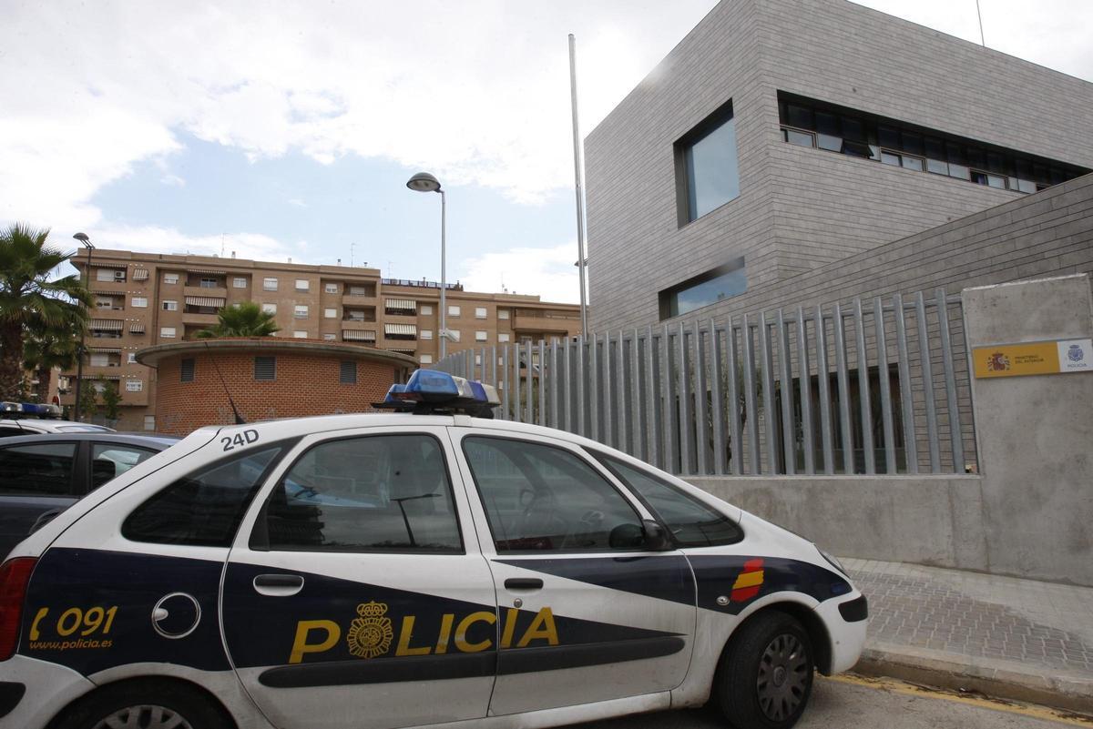 Comisaría de Policía Nacional de Paterna, que detuvo al joven por los abusos sexuales a la menor.