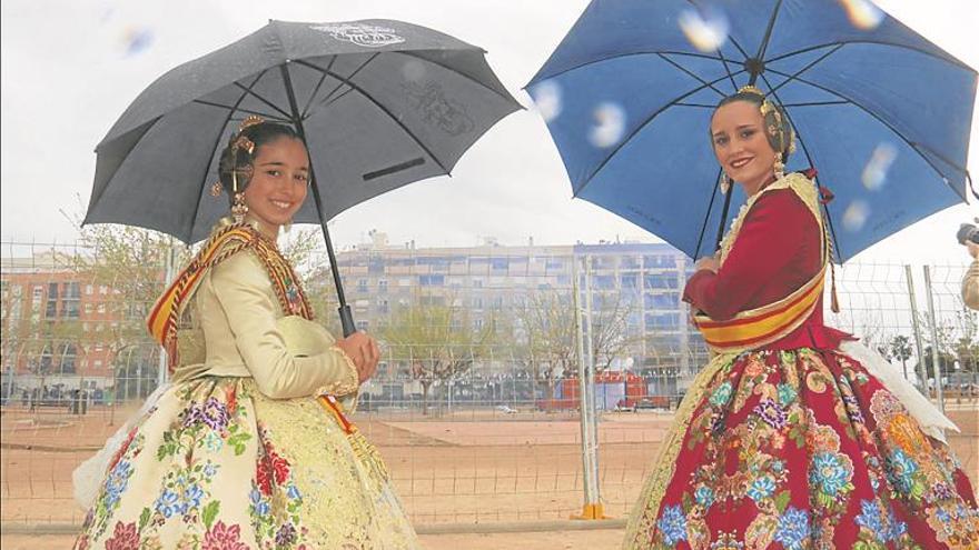 La lluvia empaña la mascletà que hoy da paso a la Nit Màgica