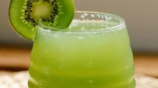 El mejor jugo verde para limpiar el organismo y adelgazar en poco tiempo