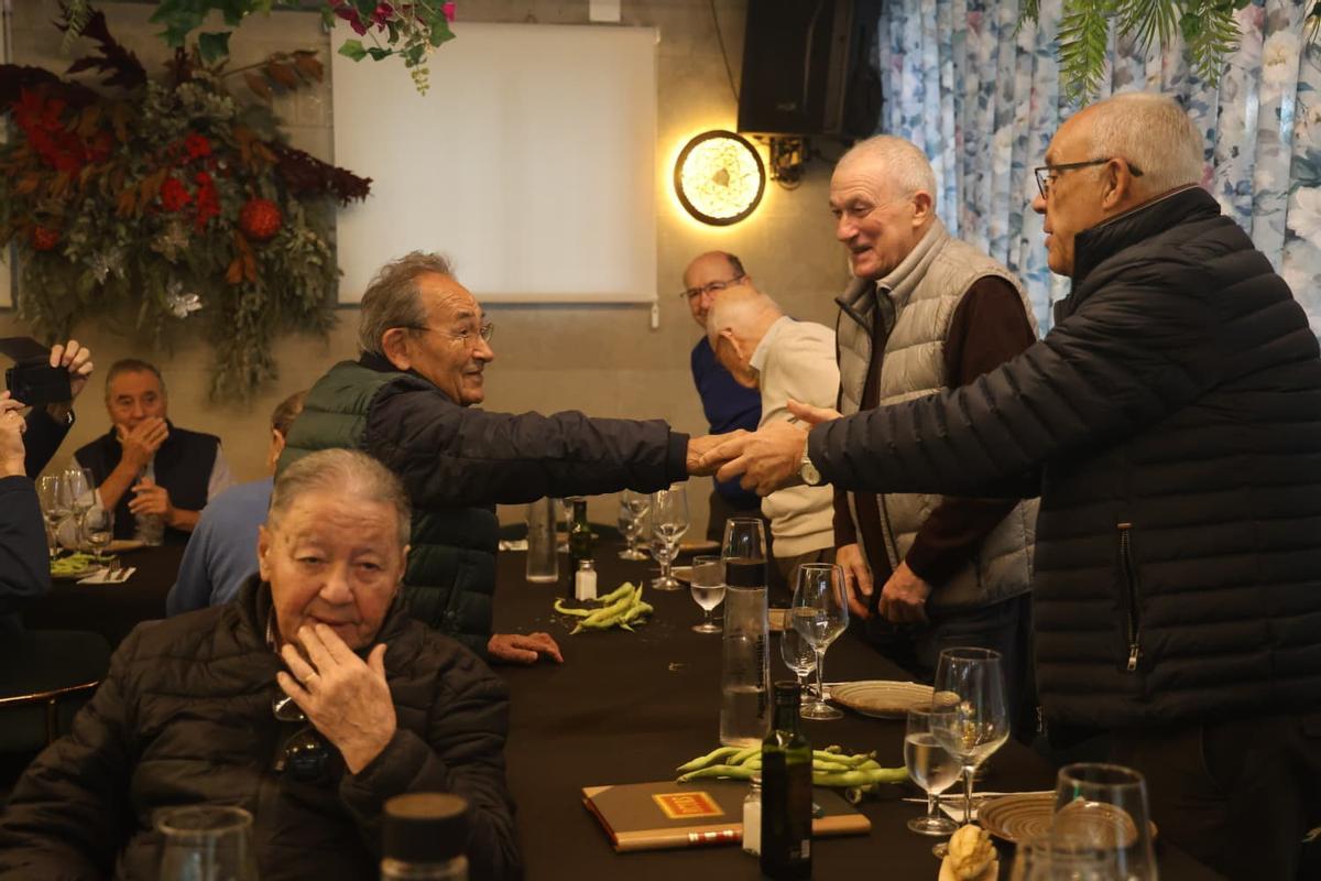 El homenaje de los Amigos del Villalobos de Elche a Juan Perán, en imágenes El homenaje de los Amigos del Villalobos de Elche a Juan Perán, en imágenes