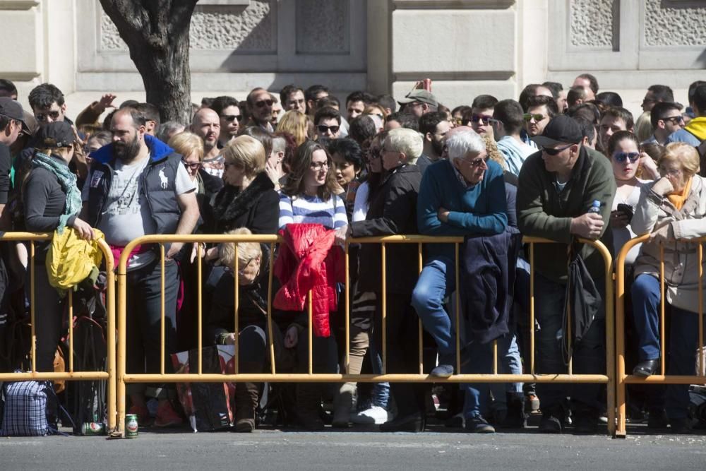 Búscate en la mascletà del 8 de marzo