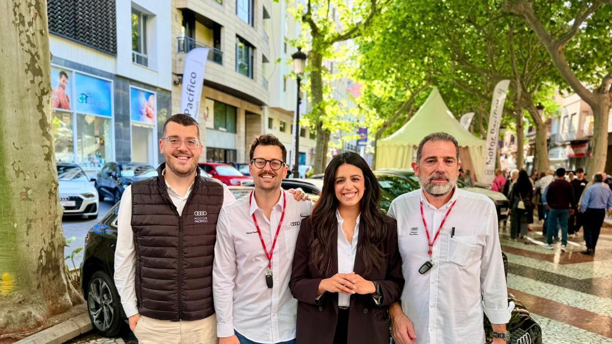 Florencia Ramírez, Directora de Ventas de Audi Motor Pacífico Levante, junto a su equipo.
