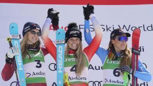 Suter, en el centro celebrando su triunfo