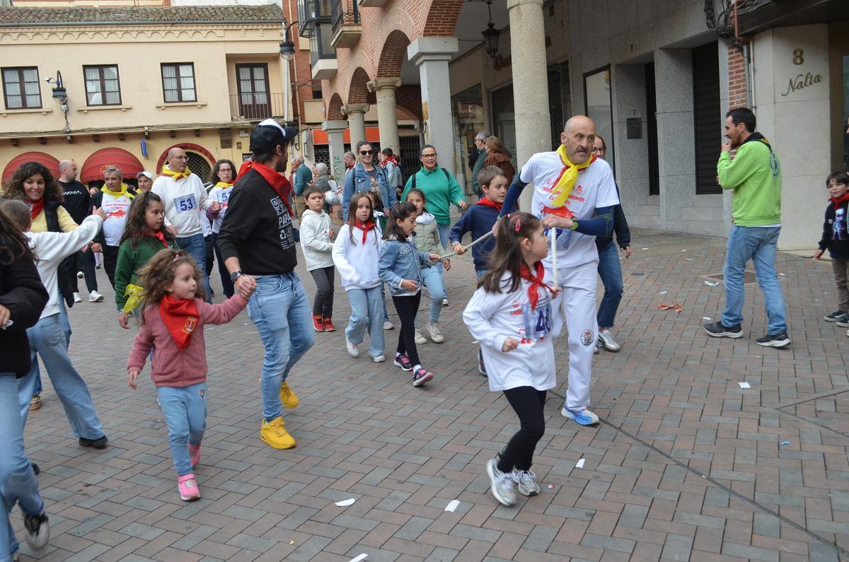 La XXI Carrera del Toro Enmaromado en La Veguilla, en imágenes