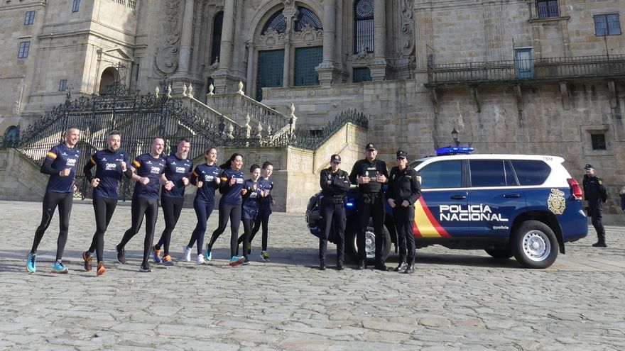 Más de mil ‘runners’ apoyan en Santiago a la Policía Nacional en su carrera solidaria