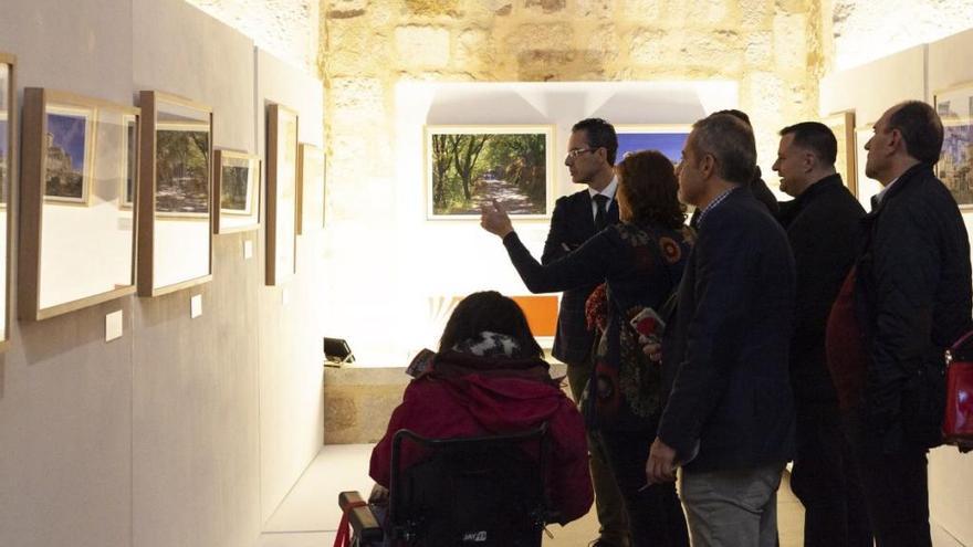 Inauguración de la exposición sobre los Caminos de Santiago en Galicia, en la Fundación Afonso Henriques