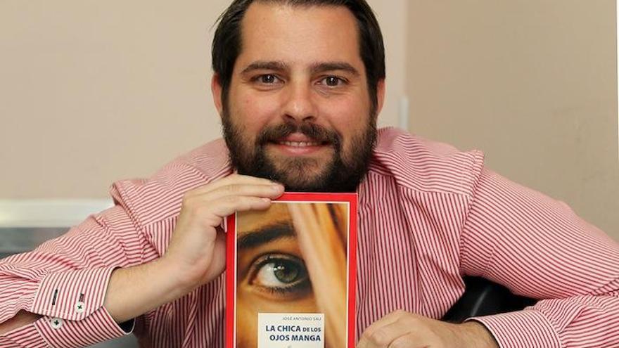 José Antonio Sau, con su nuevo libro &#039;La chica de los ojos manga&#039;.