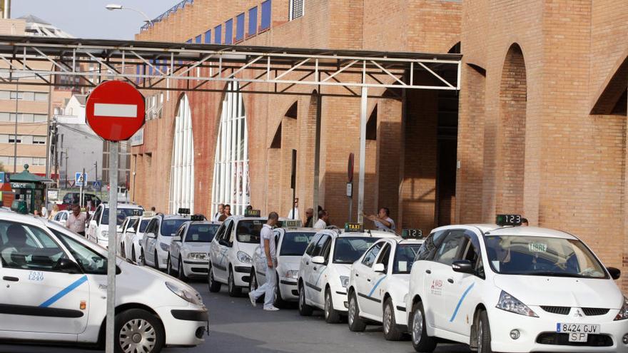 El servicio de taxis se incrementará un 20% los fines desemana hasta octubre