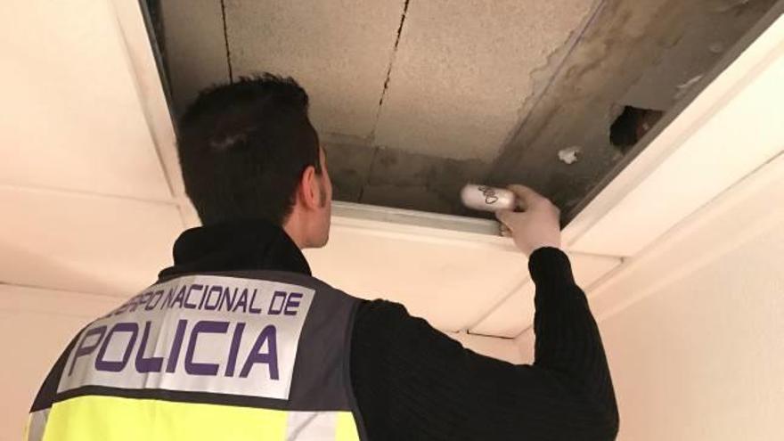 La Policía Nacional detiene a una pareja que vendía droga desde su casa en Torrevieja