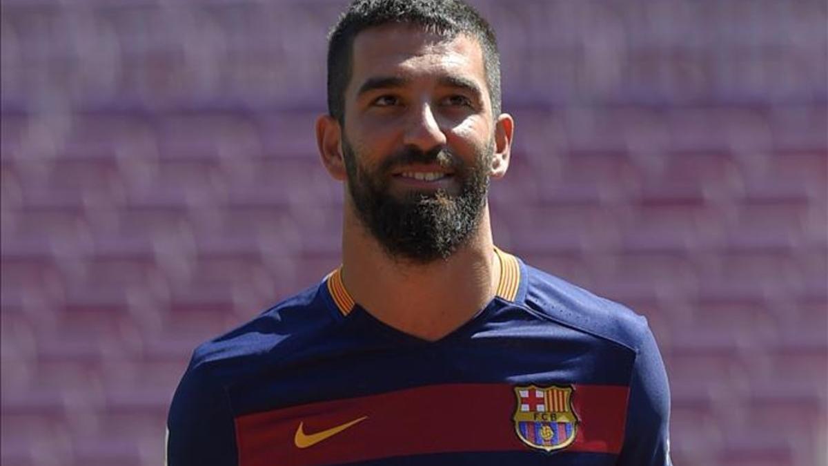 Luis Enrique confía en Arda Turan