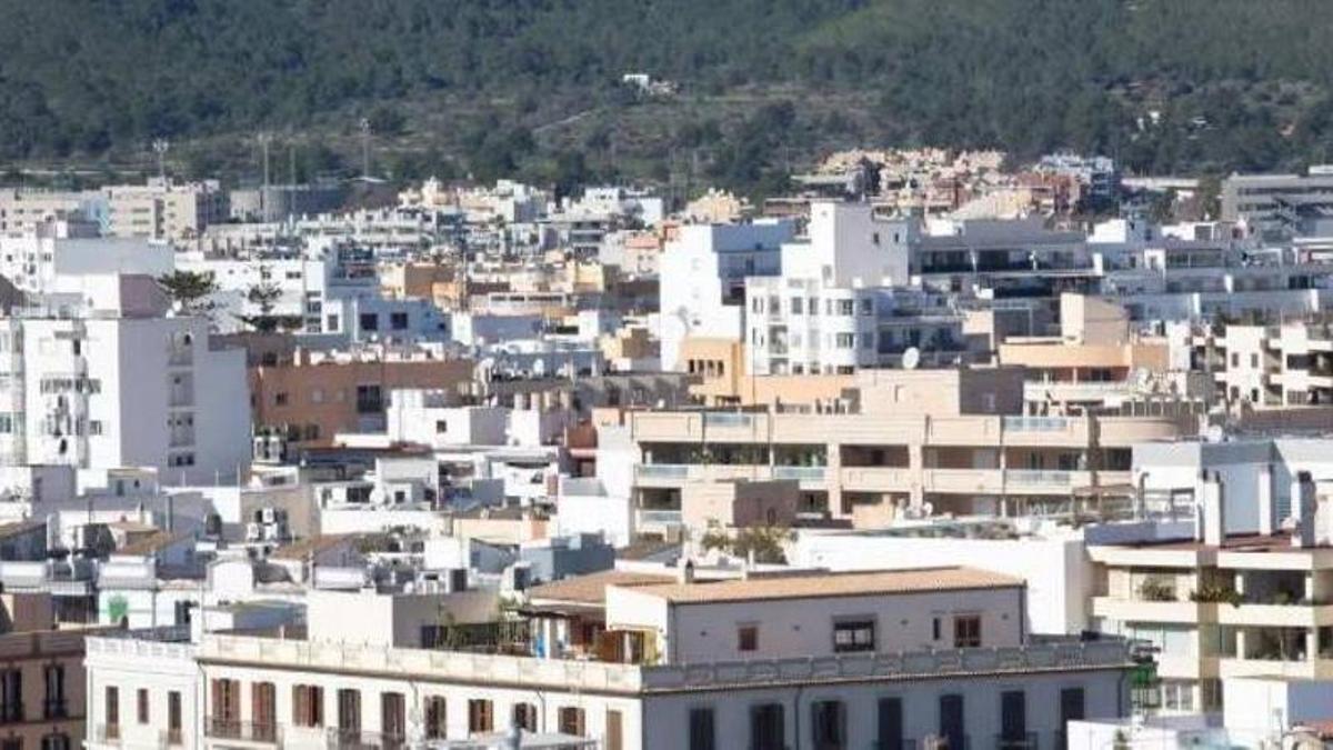 VIsta de pisos y viviendas en Ibiza.