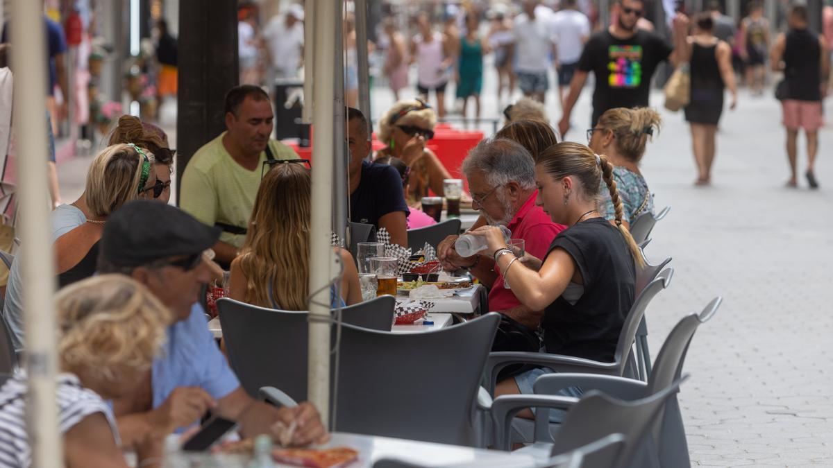 Las terrazas se llenan en pleno agosto y la previsión es buena para el resto del mes.