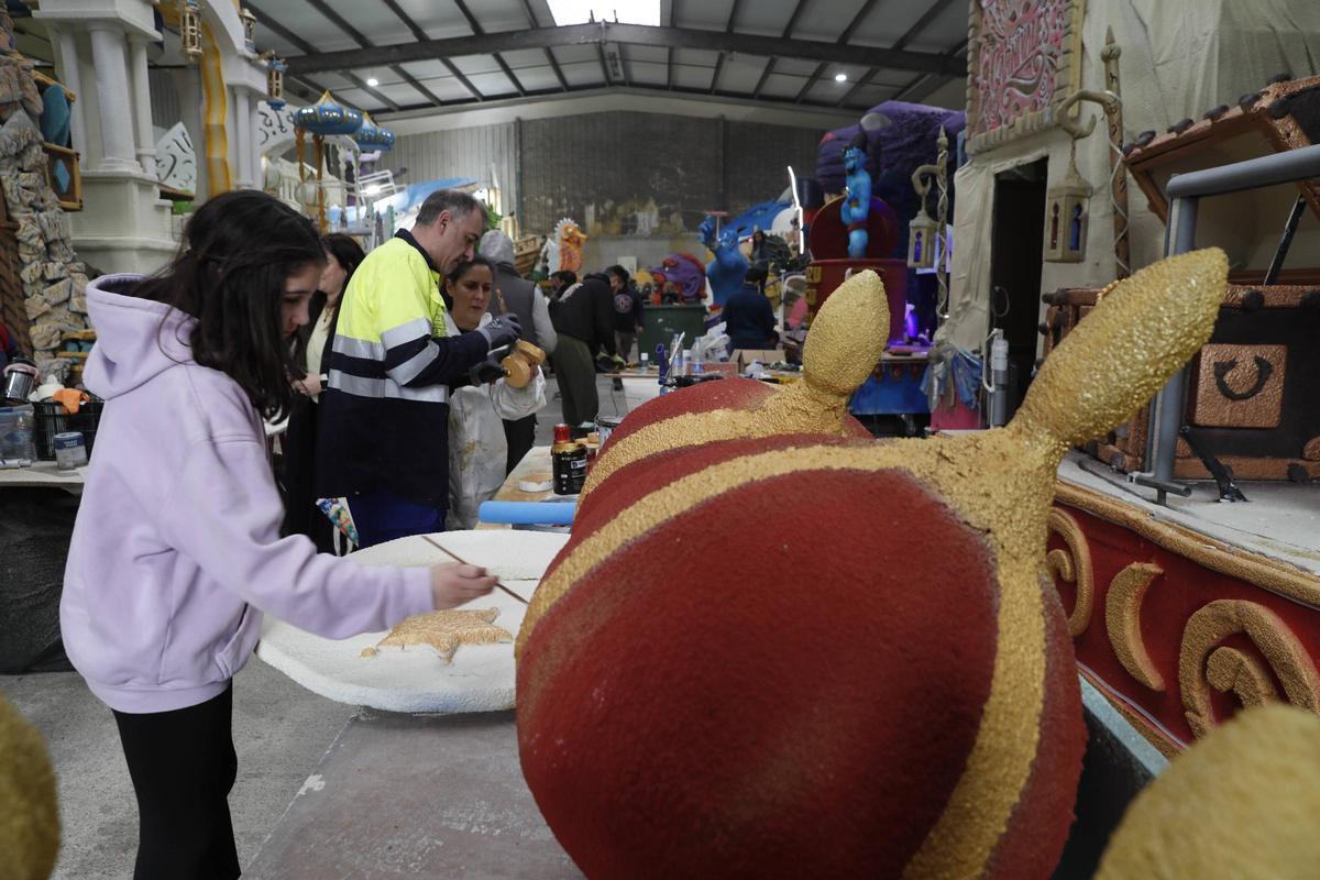 EN IMÁGENES: El jurado del Descenso de Galiana visita las naves del Antroxu
