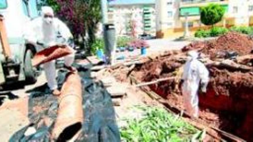 Un reventón deja 8 horas sin agua a los vecinos de la calle Covadonga