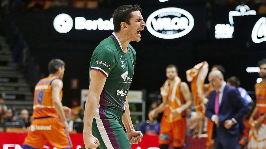 Carlos Suárez celebra con rabia una acción ante el Valencia Basket. El capitán verde ya está listo para jugar otra vez con el Unicaja