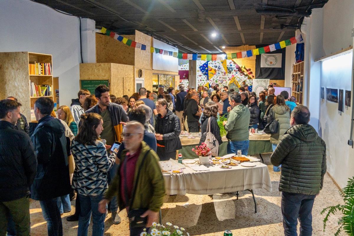 La nova seu social es va omplir de gent amb motiu de la inauguració