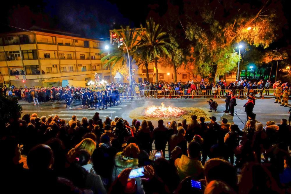 Elda arropa a San Antón pese al frío