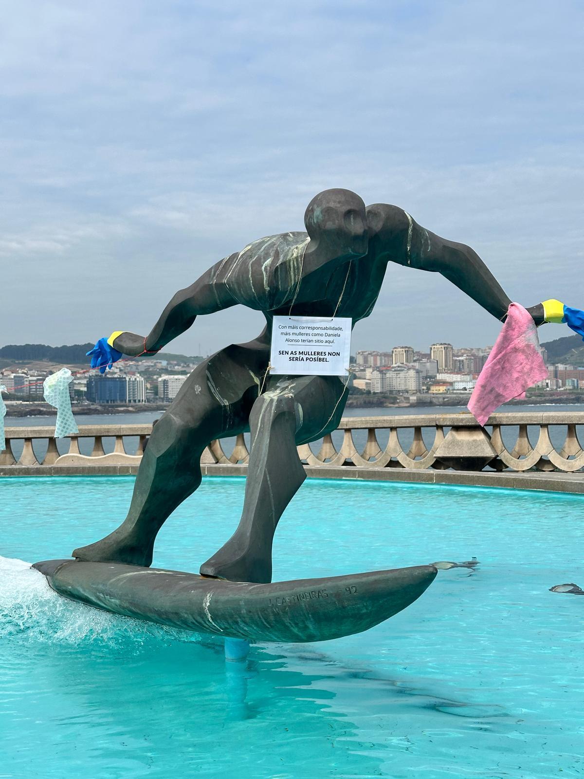 "Sen as mulleres non sería posíbel": una campaña reivindicativa anónima en A Coruña por el 1 de mayo