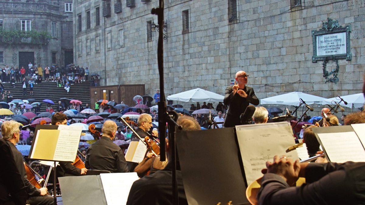 Baldur Brönnimann con la Real Filharmonía en un concierto didáctico de entrada libre en la Quintana.