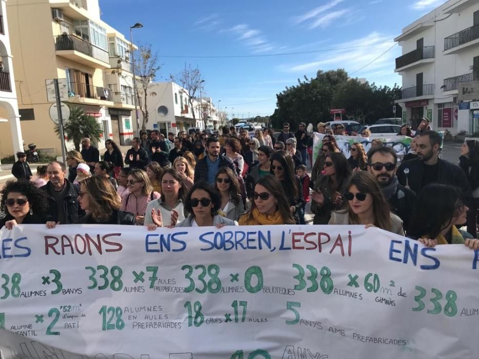 Manifestación para reclamar un nuevo colegio en Sant Ferran