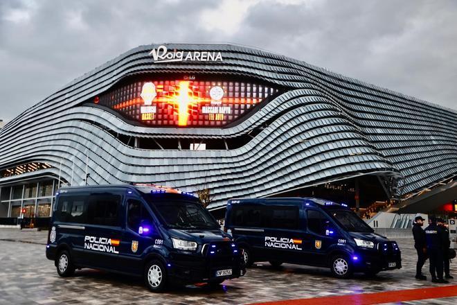 Despliegue policial en el Roig Arena para el Valencia Basket - Maccabi