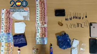 La Policía detiene a tres ladrones a los que esperaron a la salida de la vivienda que desvalijaban en Córdoba