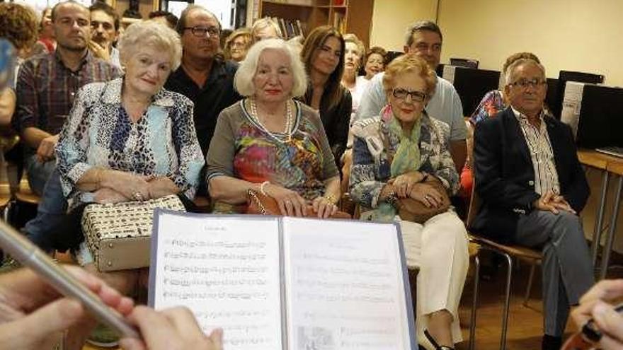 De izquierda a derecha, los homenajeados: Carmina Lastra, Teresa Suárez, María del Carmen Riera y José Luis Guardado.