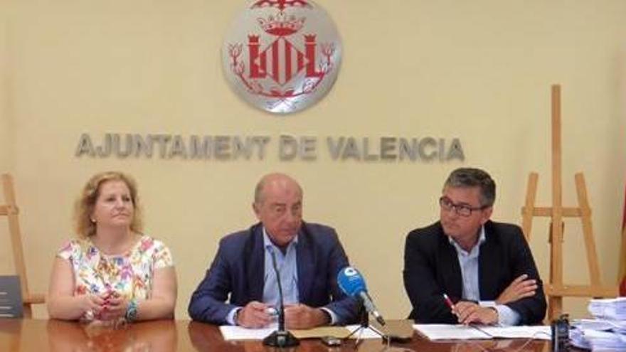 Ribó hereda 151 expedientes de contratación y una marina que no dará beneficios hasta 2018