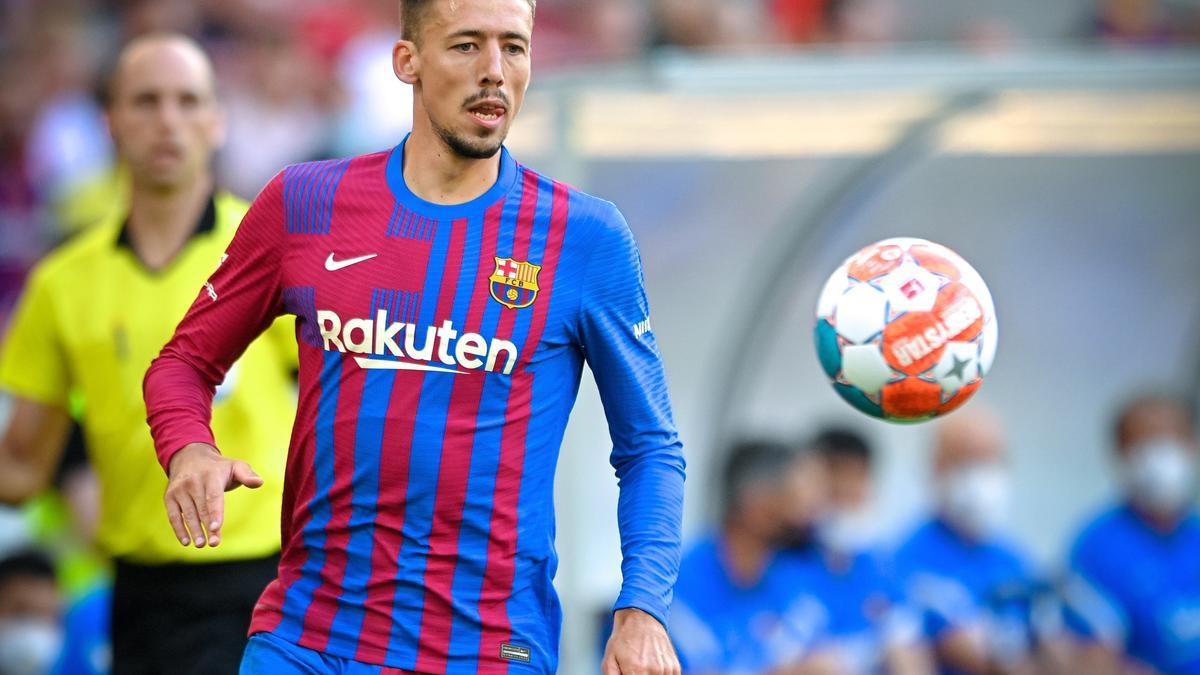 El Barça ha ofrecido este verano a Lenglet a varios equipos y se le vinculaba a la Roma, pero parece que por ahora seguirá siendo azulgrana